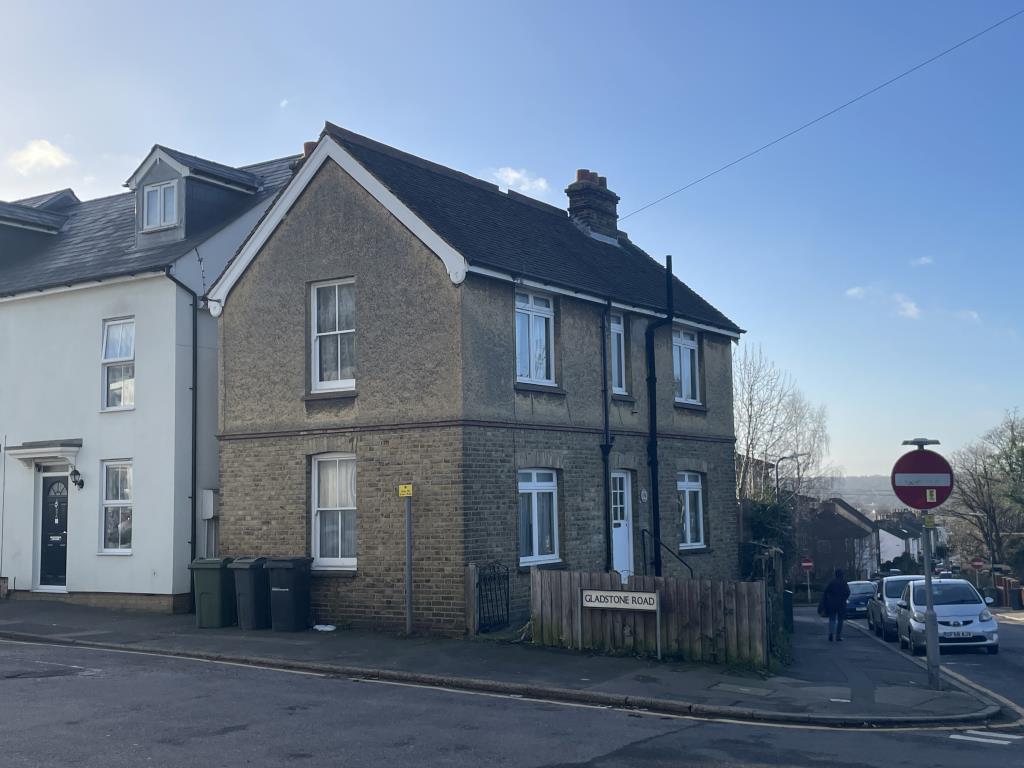 Lot: 62 - DETACHED HOUSE FOR MODERNISATION - 